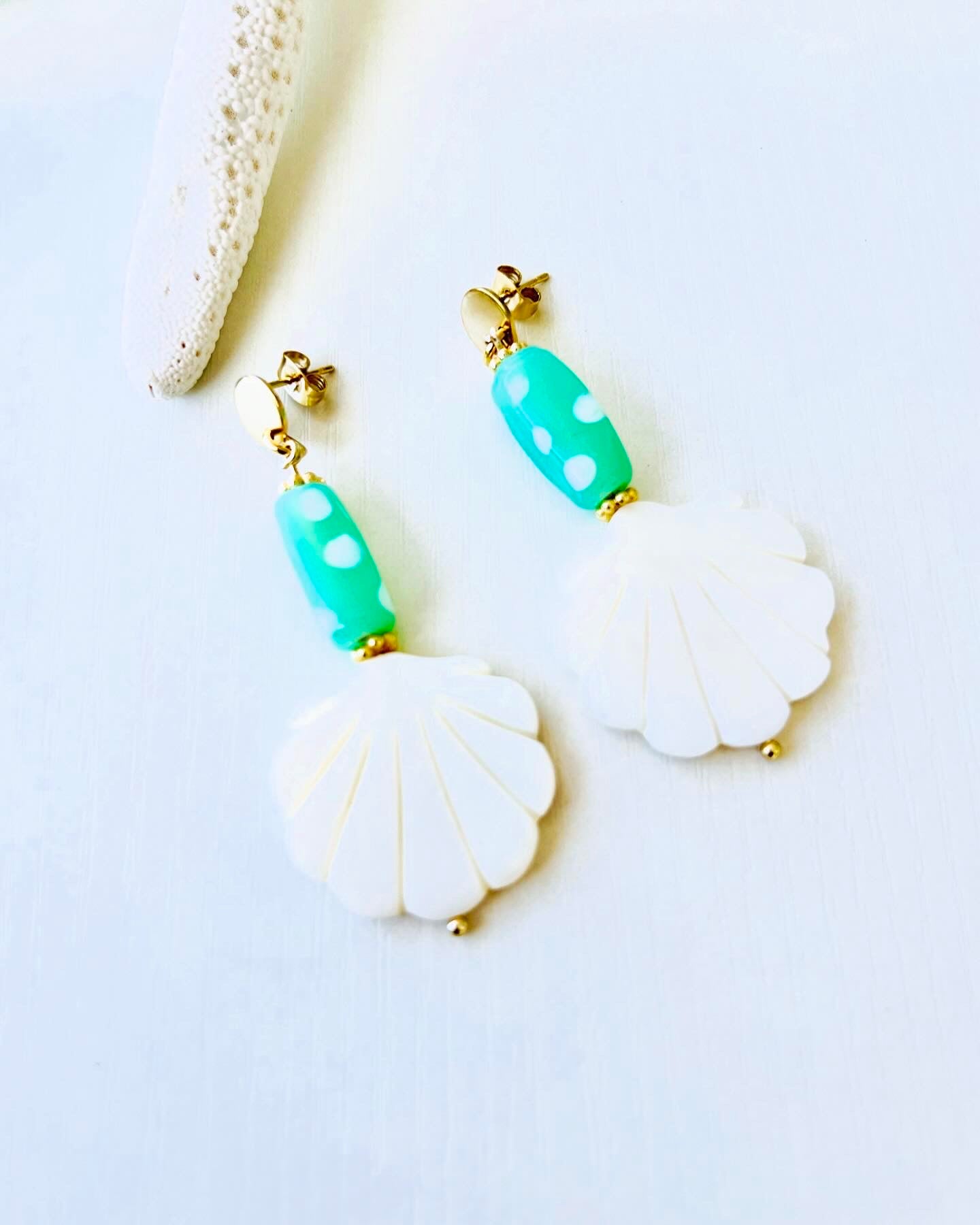 POLKA SHELL EARRINGS