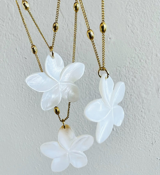 PLUMERIA NECKLACE